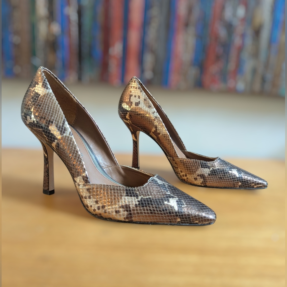 Donald‎ Pliner Metallic Bronze Snakeskin Pointed Toe Pumps